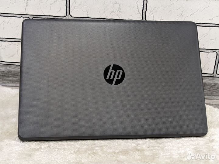 HP / i3-7020U / 10GB DDR4 /SSD /FullHD
