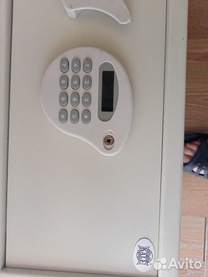 Сейф металлический