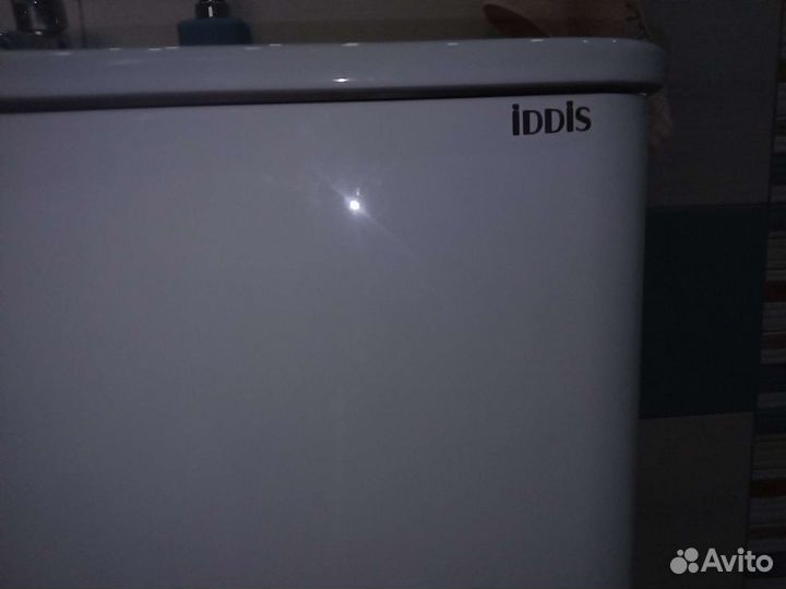 Тумбочка в ванную подвесная