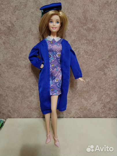 Барби Выпускница и Дейзи