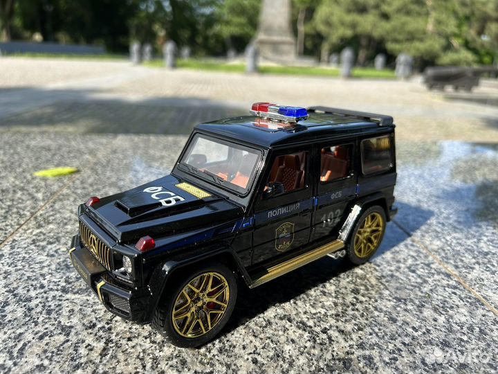 Детская металлическая машинка