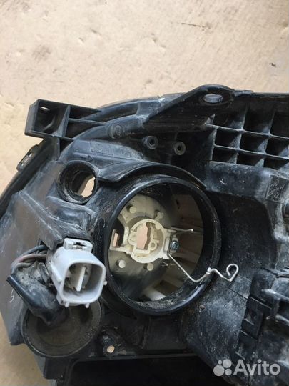 Фара передняя правая Toyota Avensis (1650)