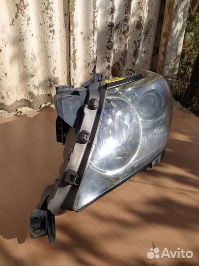 Lexus LX 570 Фара левая 2007-2012