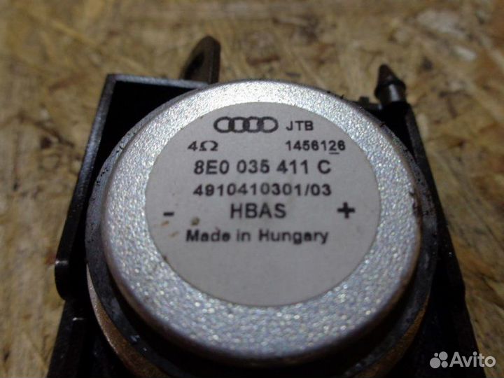 Динамик Audi A4 B7 AUK