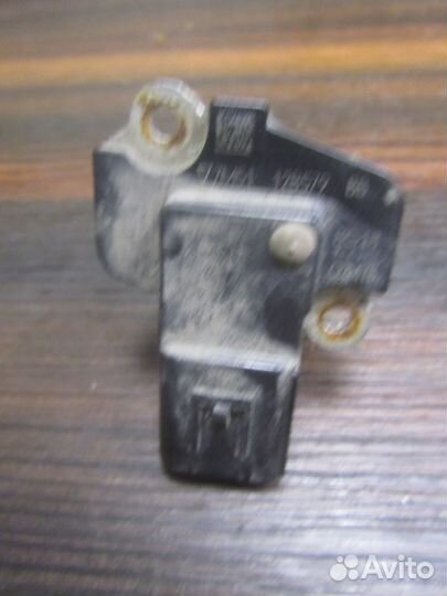 Расходомер воздуха 7M5112B579BB