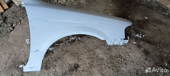 Крыло на Nissan Sunny fb15