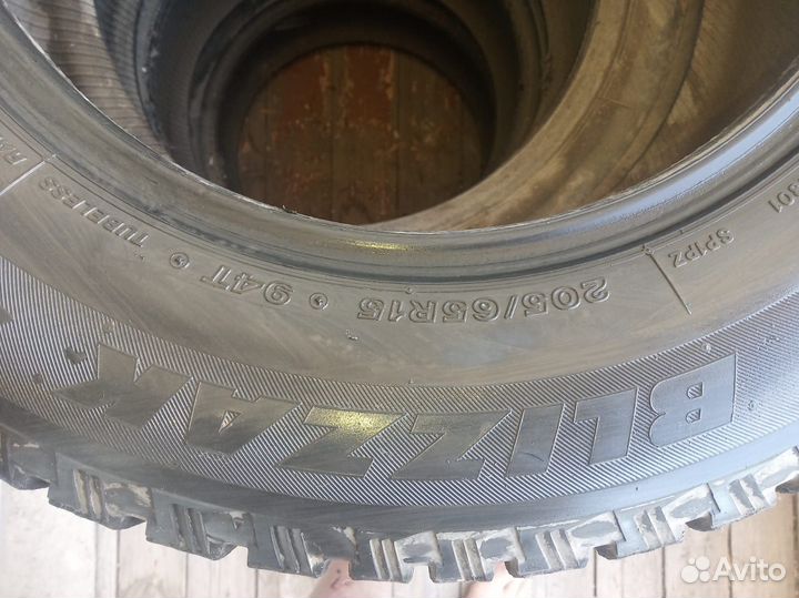 Bridgestone Blizzak Spike-01 205/65 R15