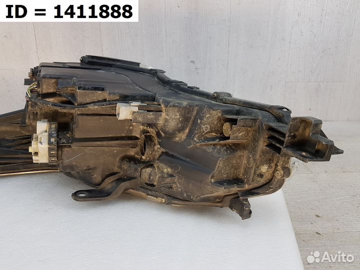 Фара правая Toyota Fortuner