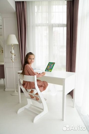 Письменный стол для детской комнаты, белый