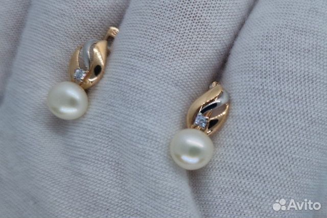 Золотые серьги с камнем