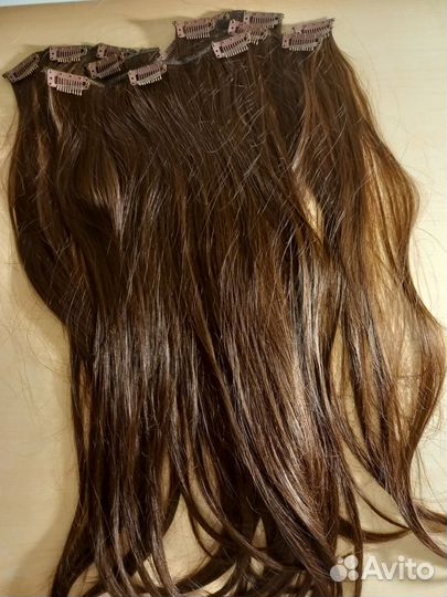 Волосы на заколках