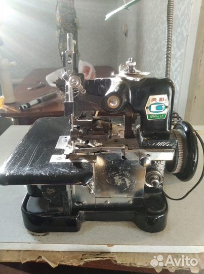 Швейная машина оверлок