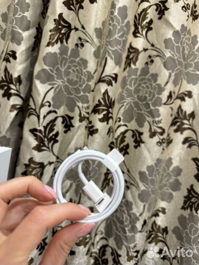 Зарядка на iPhone провод