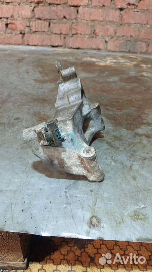 Кронштейн генератора Renault Modus 2007 820036509