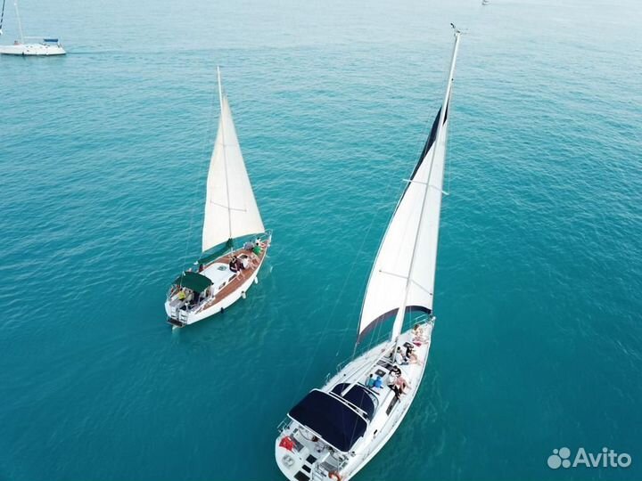 Морские прогулки и аренда яхт