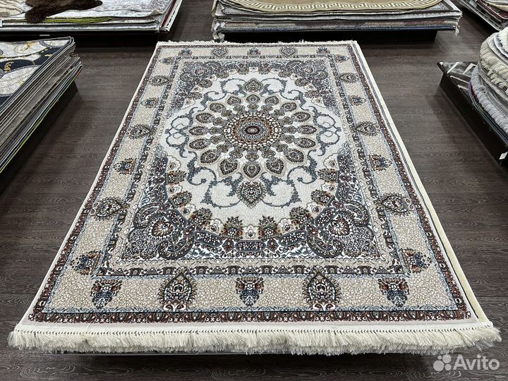 Ковер 2х2,9 новый,классический