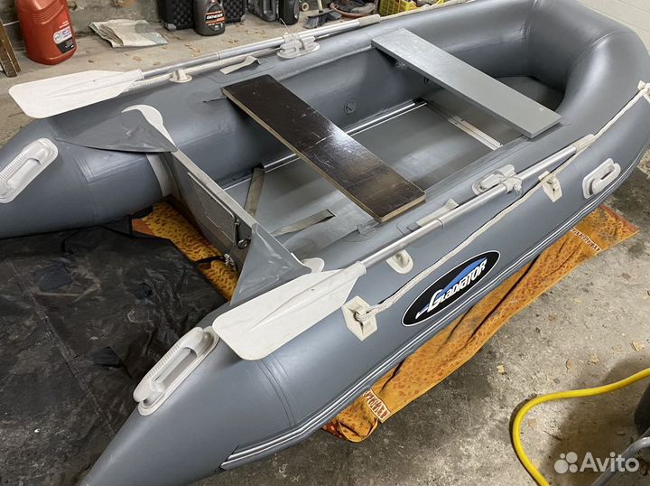 Лодка Гладиатор