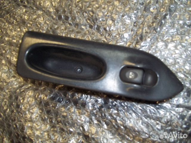 Кнопка стеклоподъёмника Рено Лагуна 1