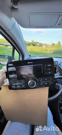 Штатная Магнитола и рамка Renault kaptur колонки