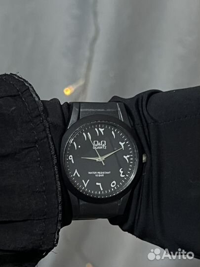 Наручные часы с арабским циферблатом