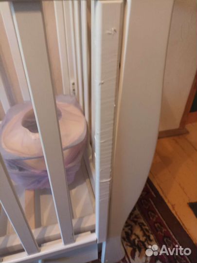 Детская кроватка с универсальным маятником