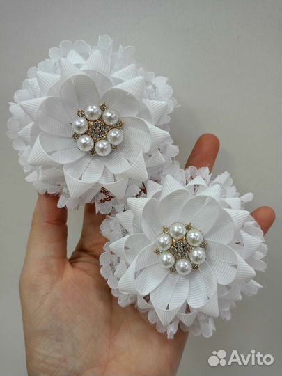 Белые банты