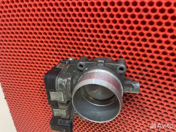 Volkswagen Tiguan 1,4 л. турбо дросельная заслонка