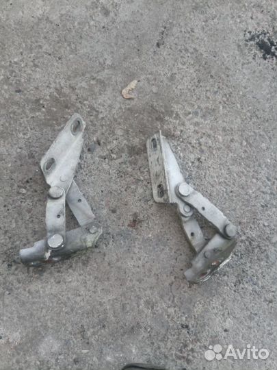 Петли,крепления капота на Спринтер