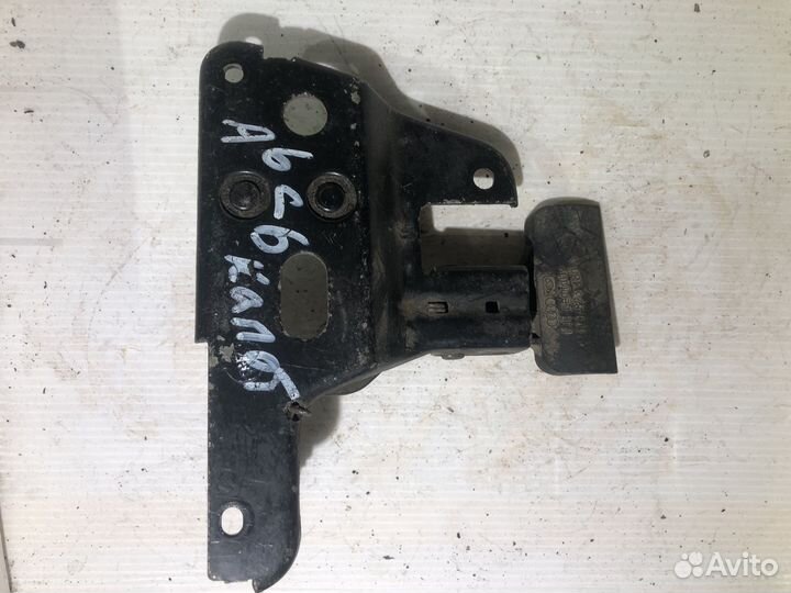 4F0823480A Крючок капота Audi A6 C6,4F 2004-2011