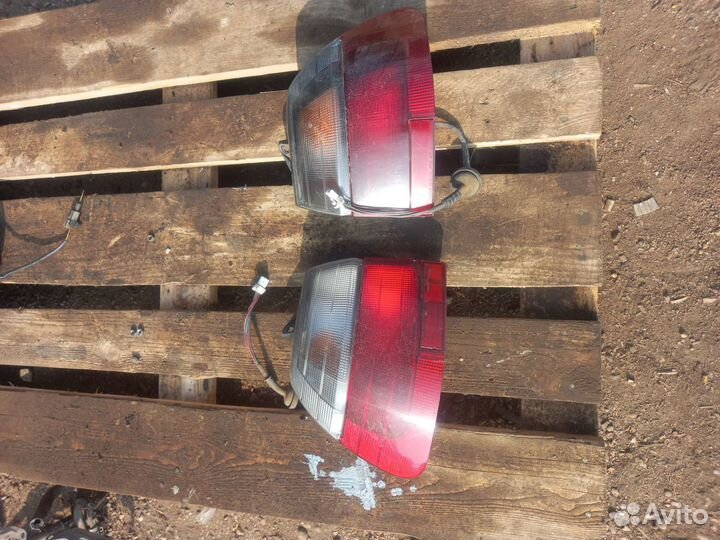 Фонарь задний Nissan Avenir