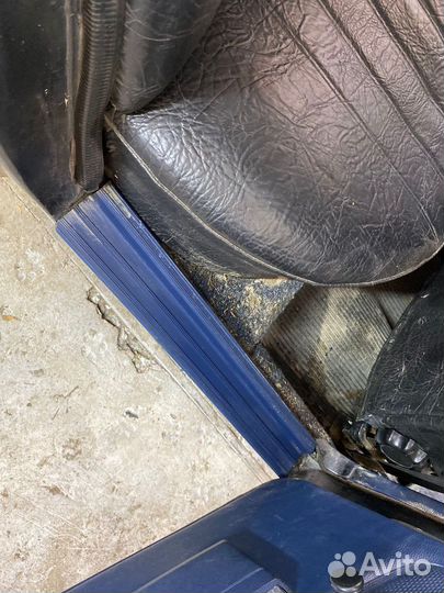 Накладки порогов внутренние Mercedes W123