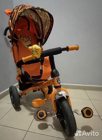 Детский трехколесный велосипед с ручкой