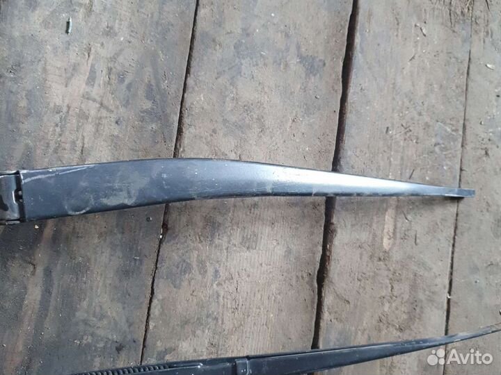 Поводок дворника Subaru Outback B13