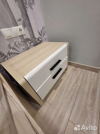 Тумба прикроватная