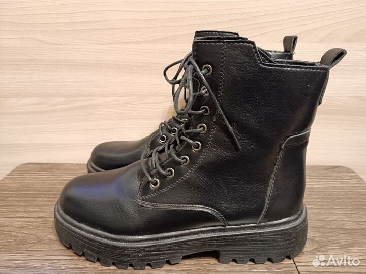 Минималистичные ботинки на шнурках