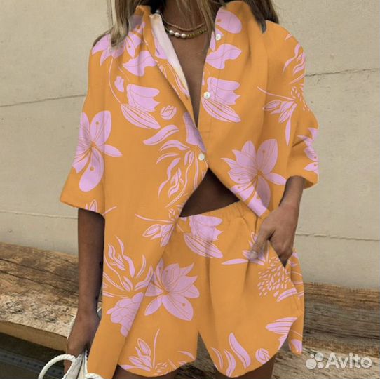 Летний женский костюм с шортами и рубашкой