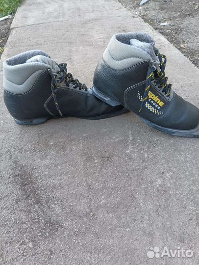 Лыжные ботинки