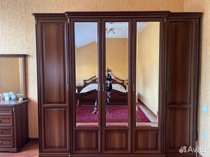 Спальный гарнитур