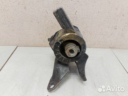 Опора двигателя GS2P39070A