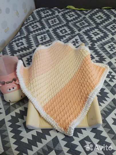 Детская кроватка с маятником и ящиком