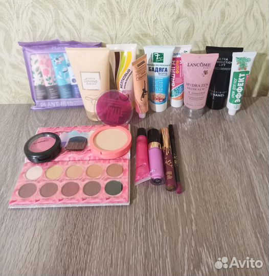 Набор косметики разной пакетом