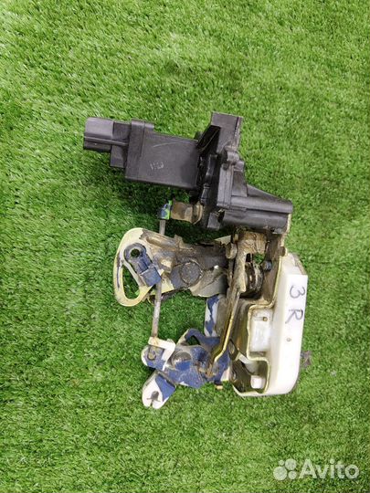 Замок задней правой двери Mitsubishi galant 7