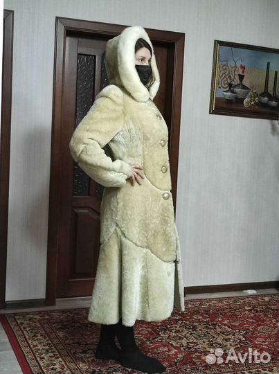 Шуба мутоновая с капюшоном