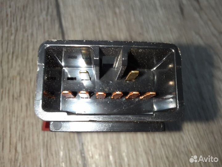 Кнопка аварийной сигнализации Accent