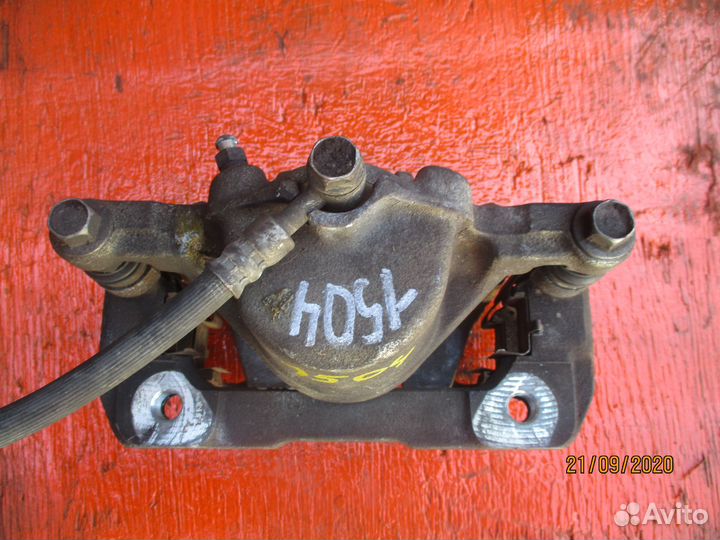 Суппорт тормозной передний левый honda stepwgn RG*