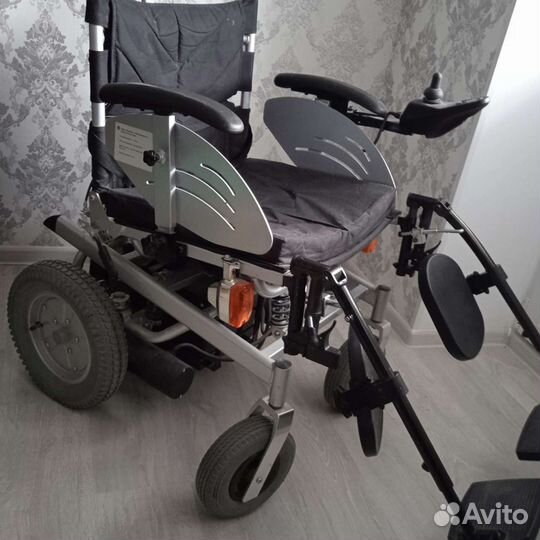 Инвалидная коляска с электроприводом