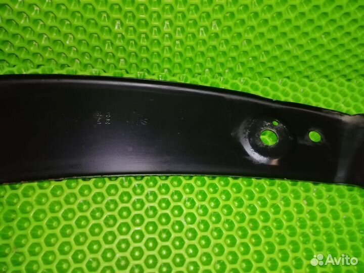 Кронштей фары Volkswagen Tiguan 1