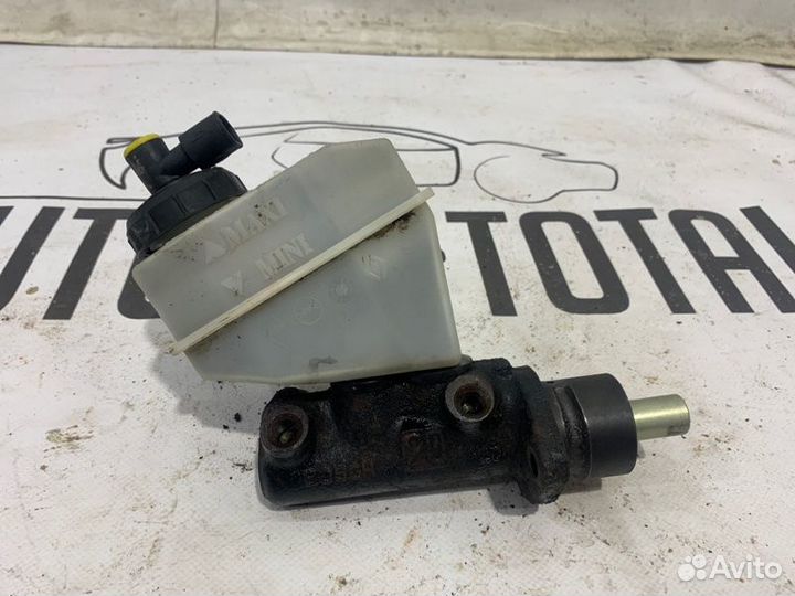 Главный тормозной цилиндр Renault Symbol K7JA700