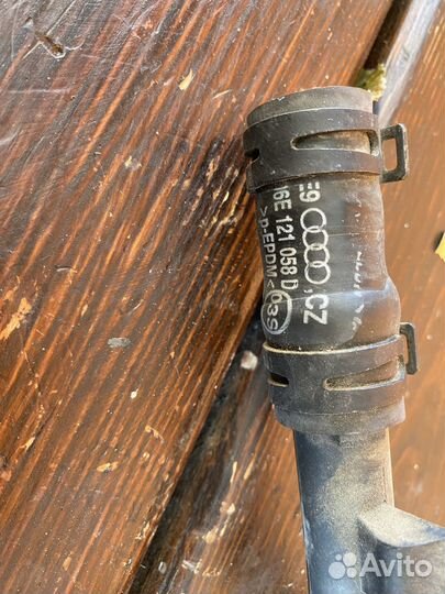 Патрубок системы охлаждения Audi A6 C6 4F2