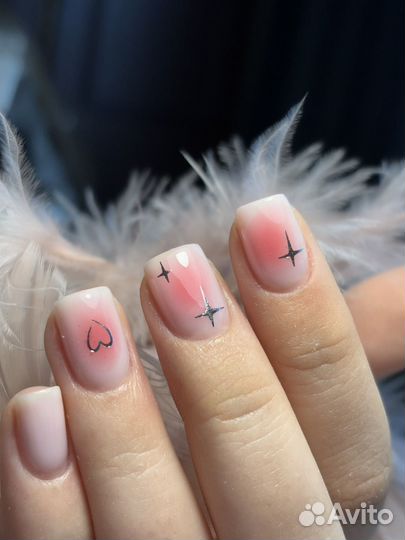 Модель на маникюр